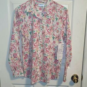NWT FLORAL BUTTON-DOWN SIZE S